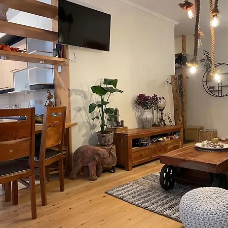 Spacious 4br/2ba Next To Park Appartement *