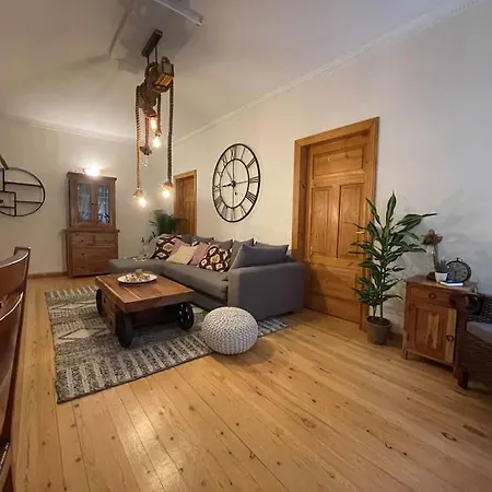 Spacious 4br/2ba Next To Park *
