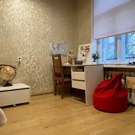 Apartment Spacious 4br/2ba Next To Park Riga