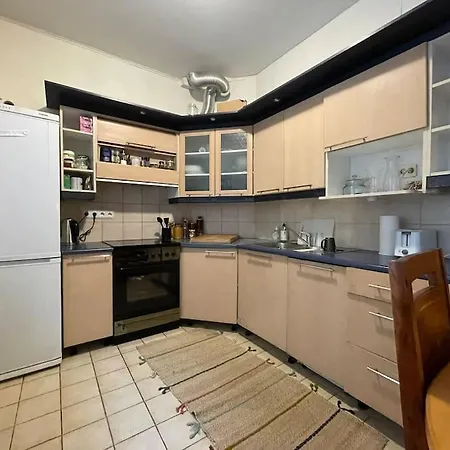 Apartment Spacious 4br/2ba Next To Park Riga