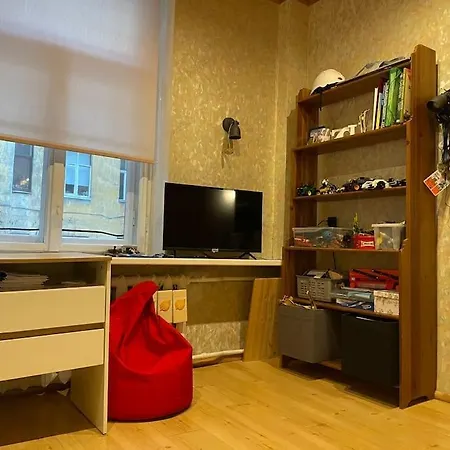 Apartment Spacious 4br/2ba Next To Park Riga
